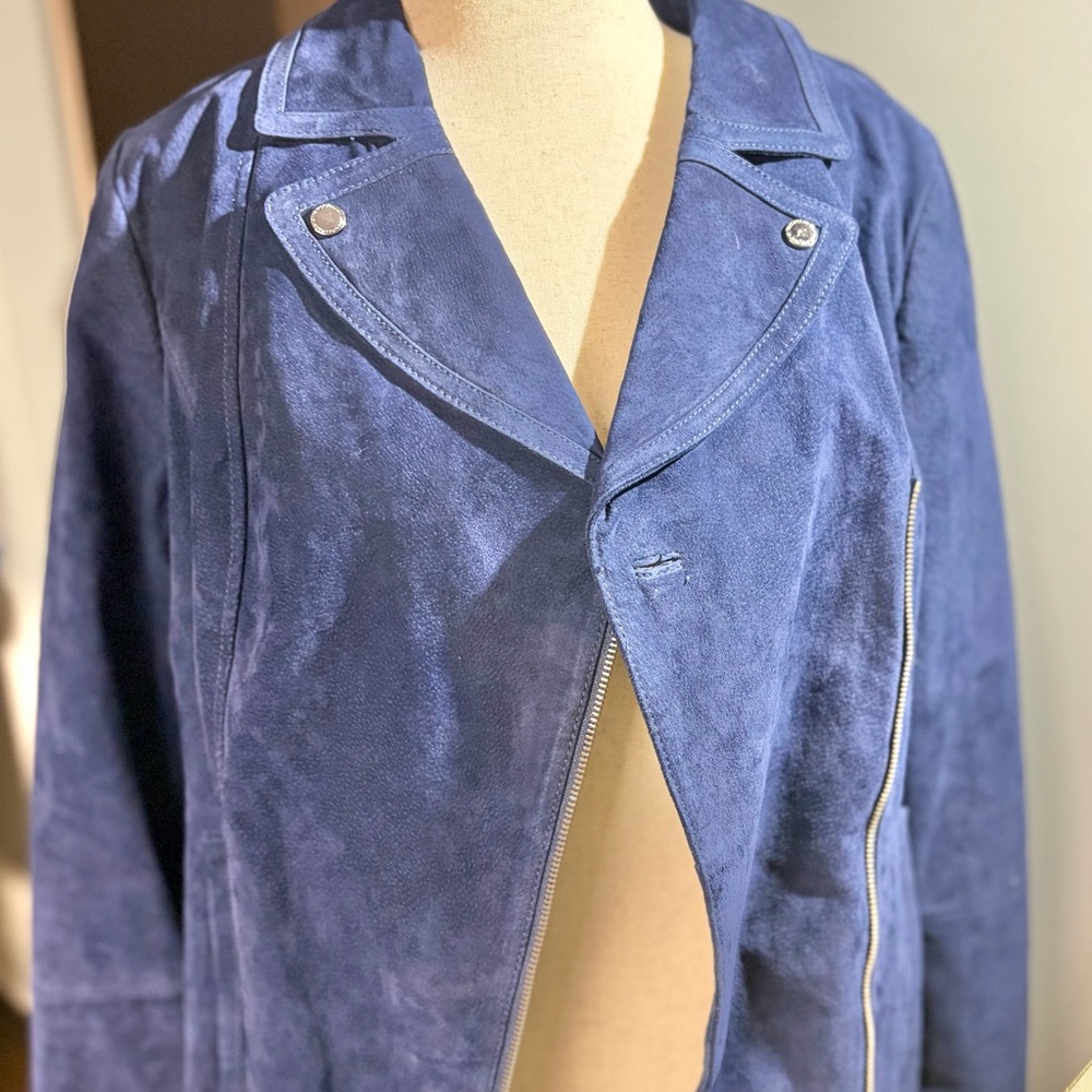 Isaac Mizrahi‎ Deep Woman's Navy Leather Jacket with Floral liner.